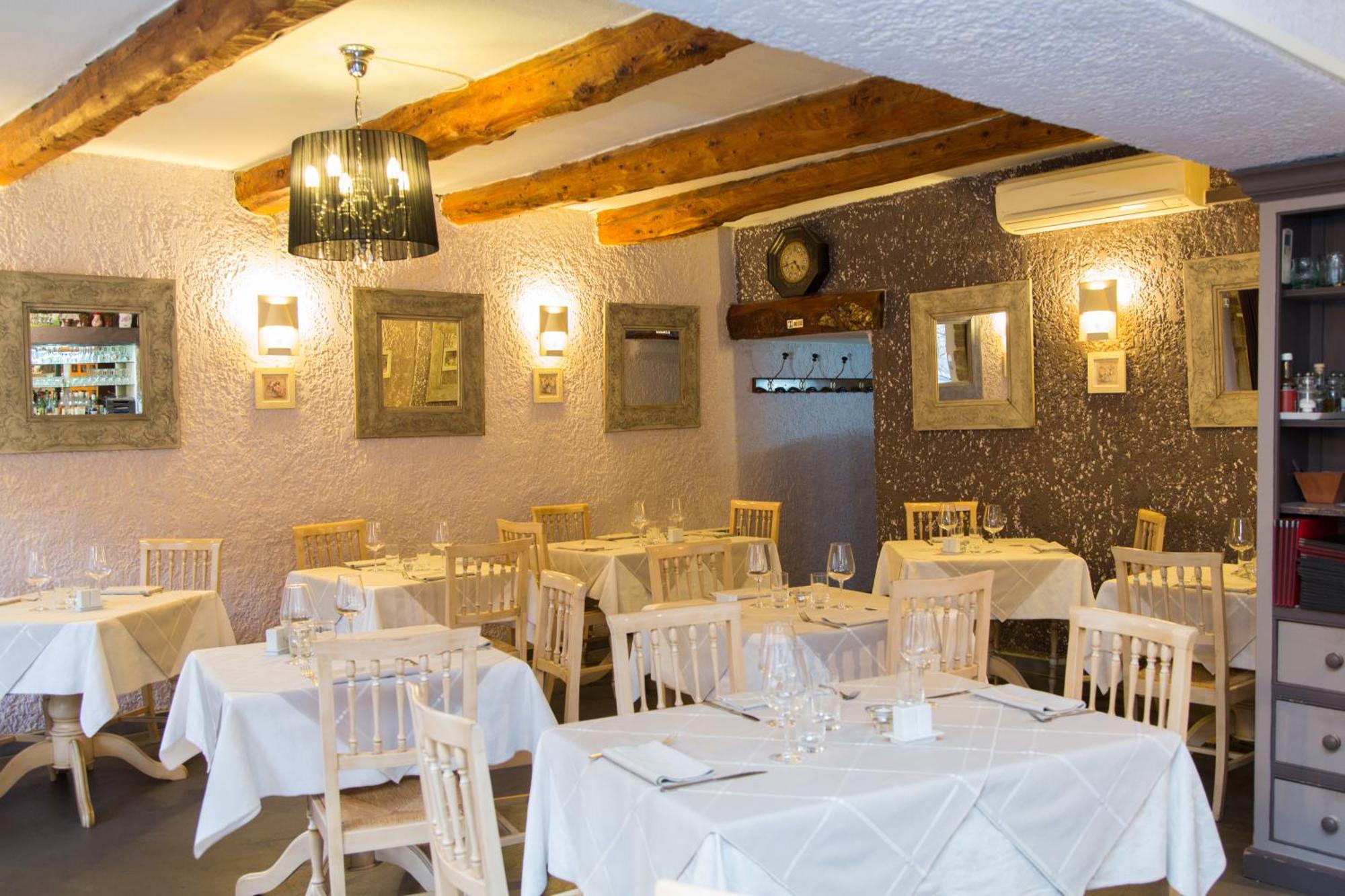 Sainte-Cécile-les-Vignes Logis Hotel Restaurant La Farigoule מראה חיצוני תמונה
