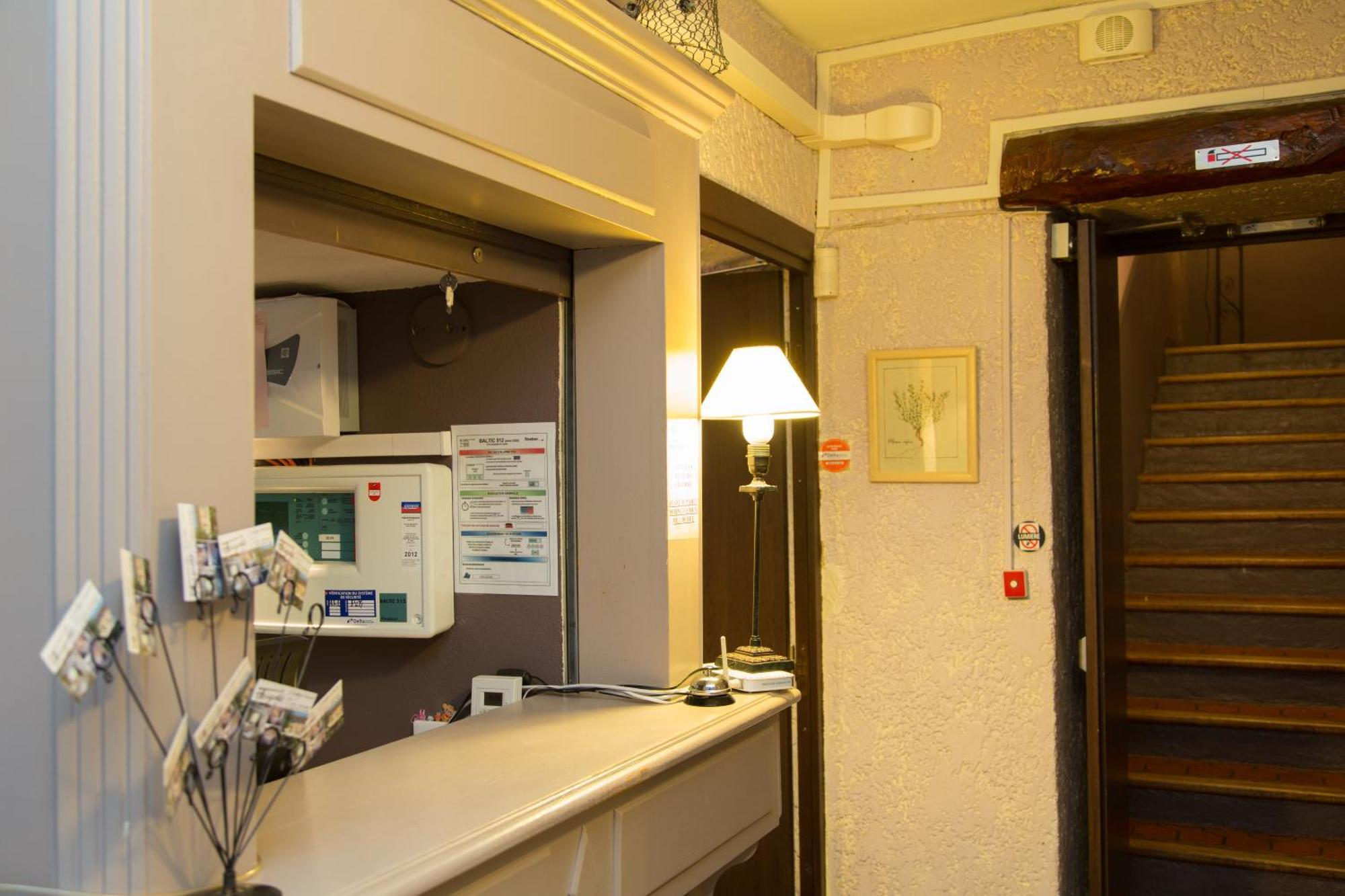 Sainte-Cécile-les-Vignes Logis Hotel Restaurant La Farigoule מראה חיצוני תמונה