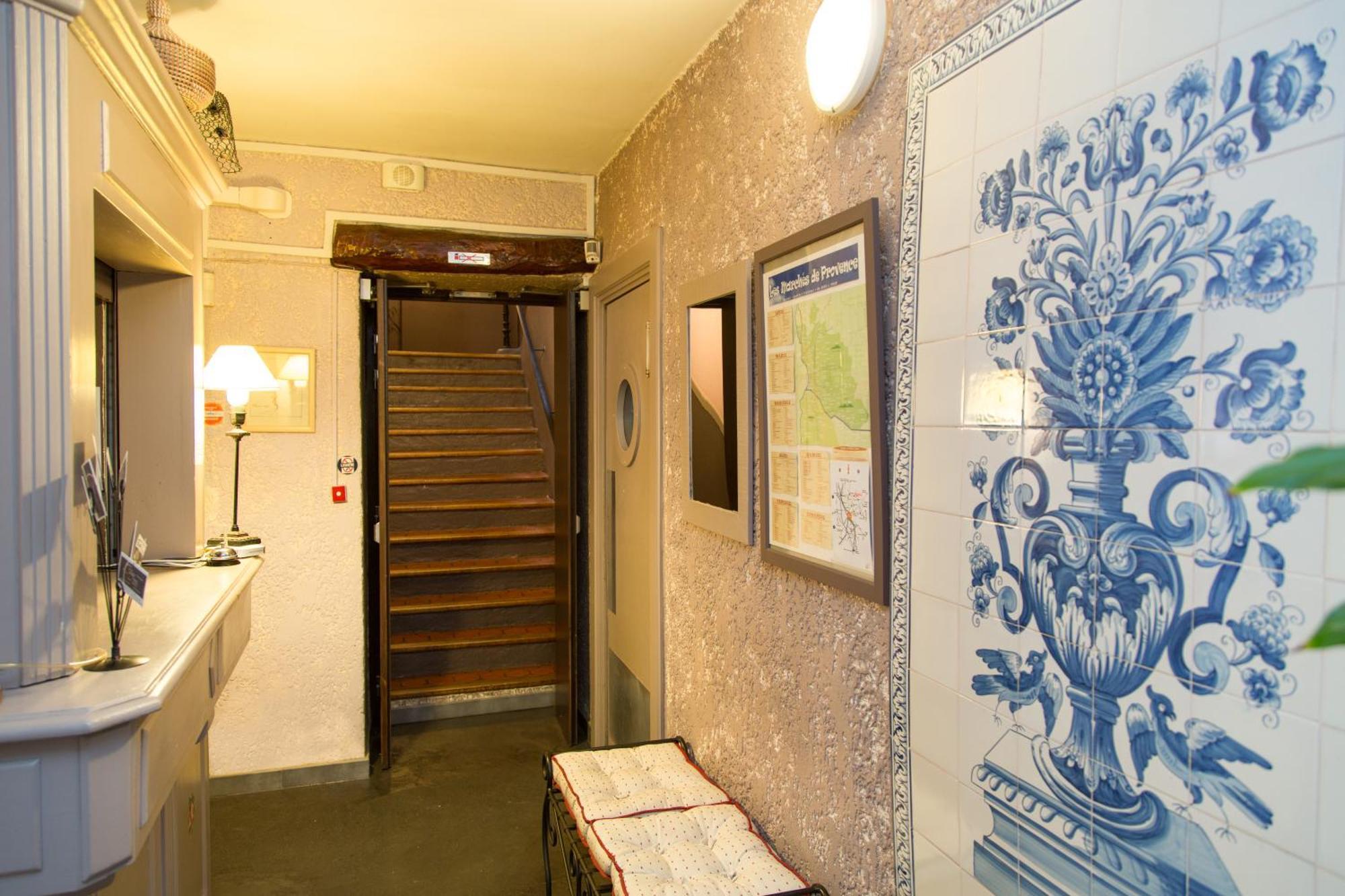 Sainte-Cécile-les-Vignes Logis Hotel Restaurant La Farigoule מראה חיצוני תמונה
