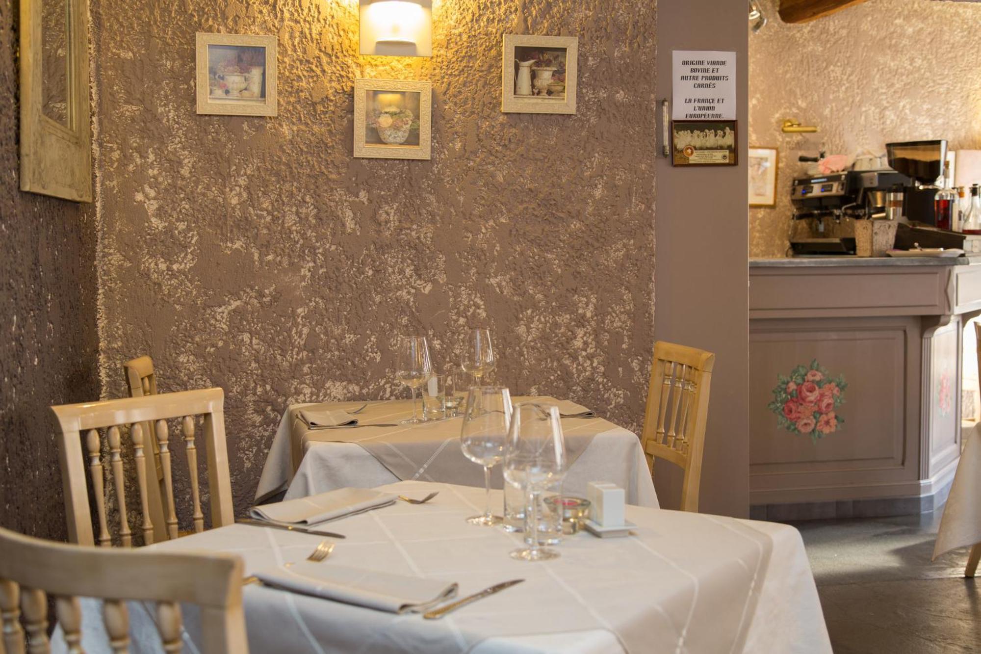 Sainte-Cécile-les-Vignes Logis Hotel Restaurant La Farigoule מראה חיצוני תמונה