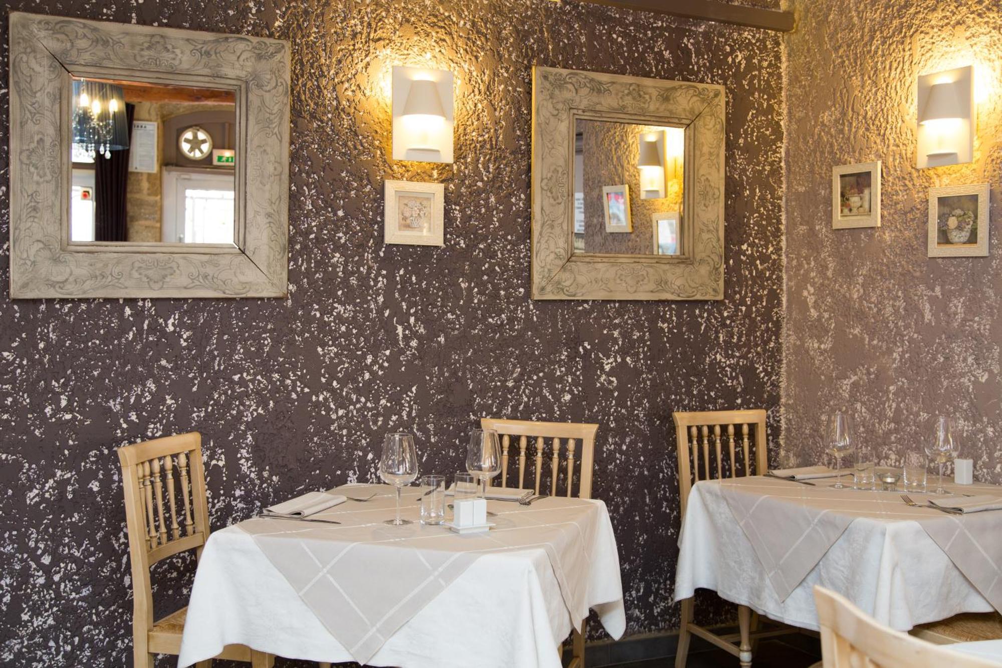 Sainte-Cécile-les-Vignes Logis Hotel Restaurant La Farigoule מראה חיצוני תמונה