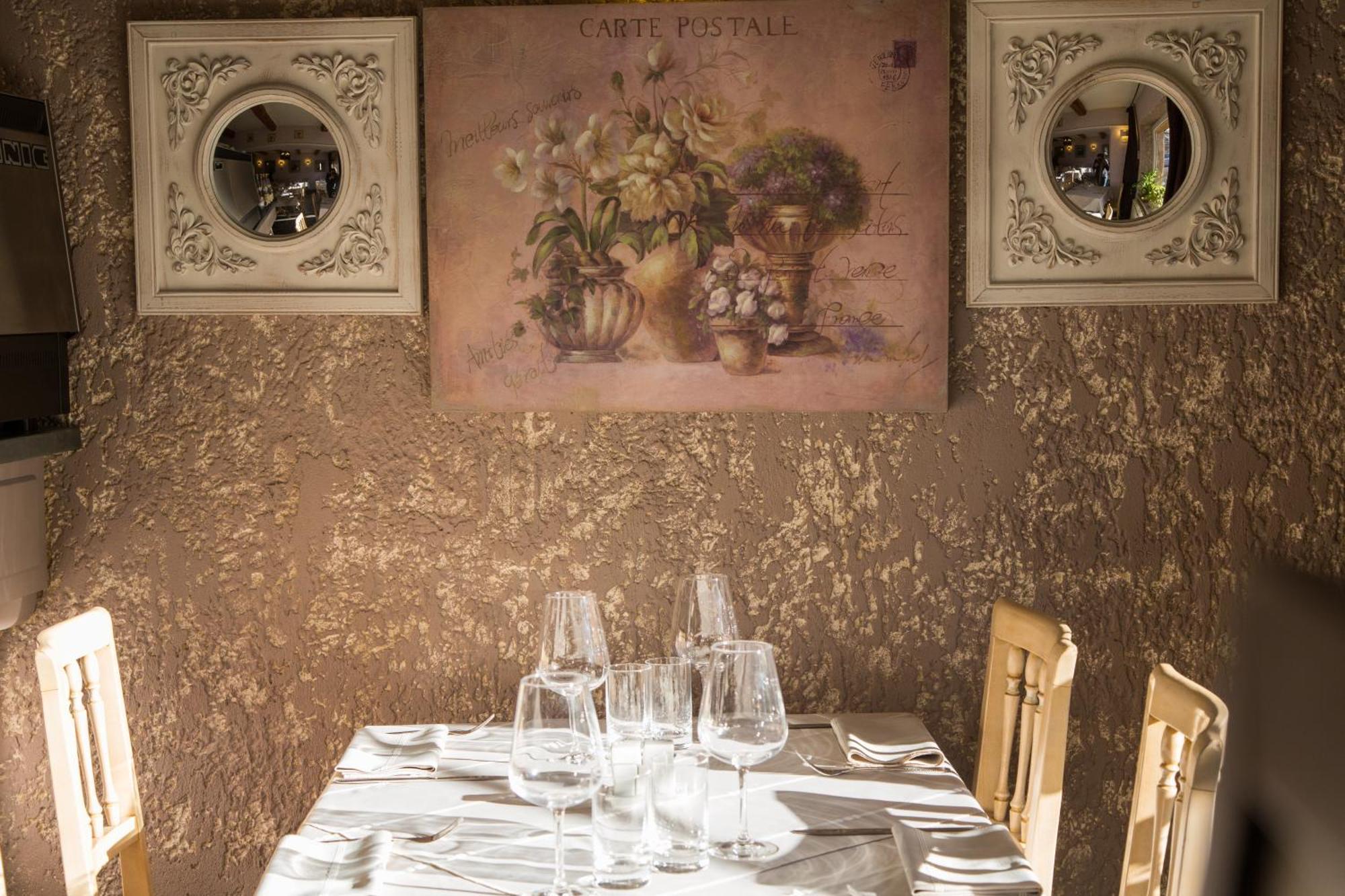 Sainte-Cécile-les-Vignes Logis Hotel Restaurant La Farigoule מראה חיצוני תמונה