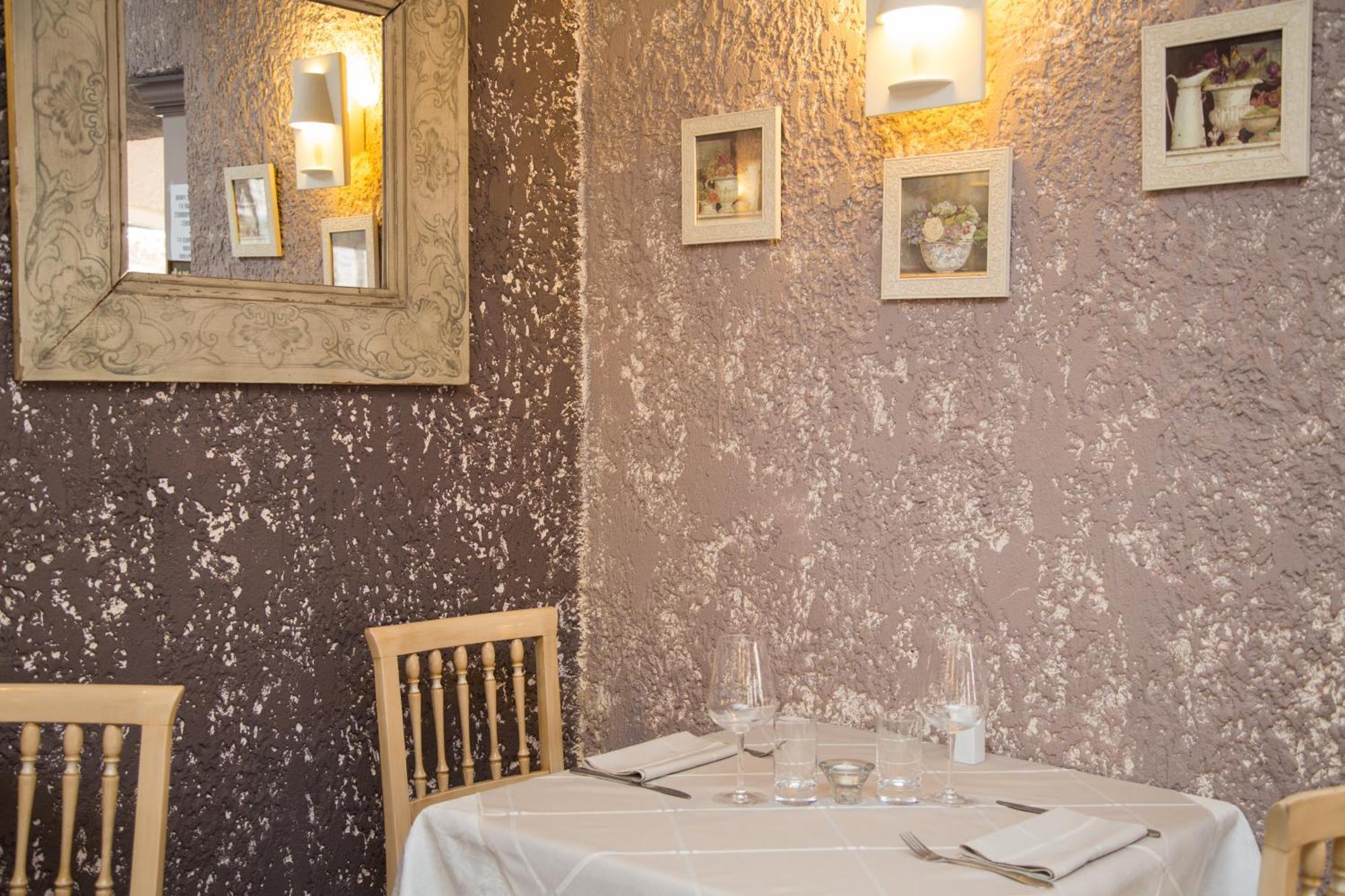 Sainte-Cécile-les-Vignes Logis Hotel Restaurant La Farigoule מראה חיצוני תמונה