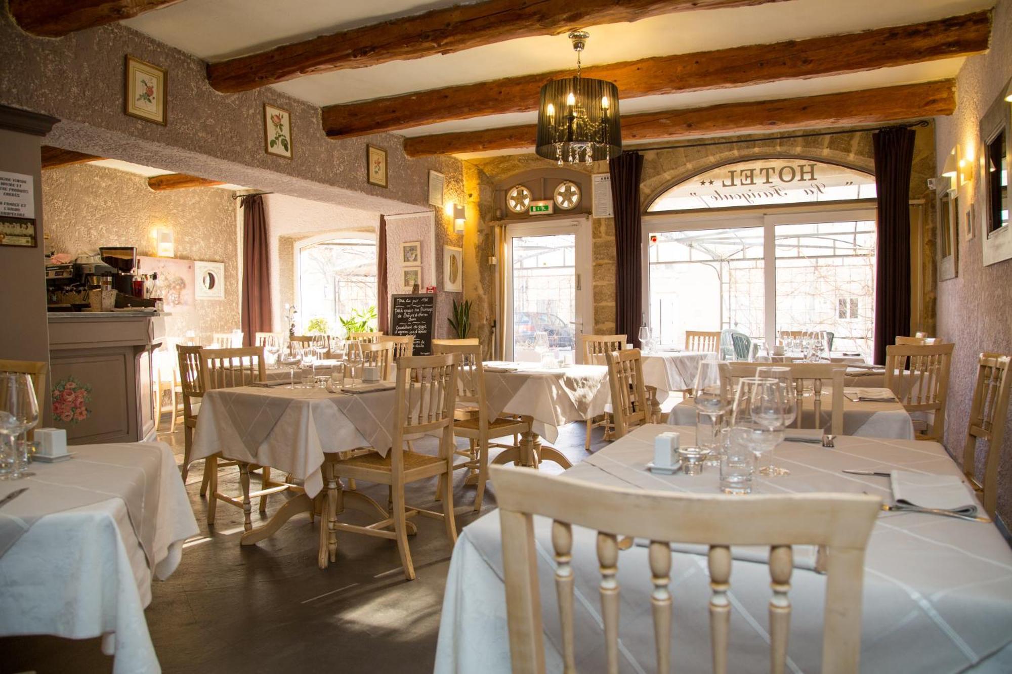Sainte-Cécile-les-Vignes Logis Hotel Restaurant La Farigoule מראה חיצוני תמונה