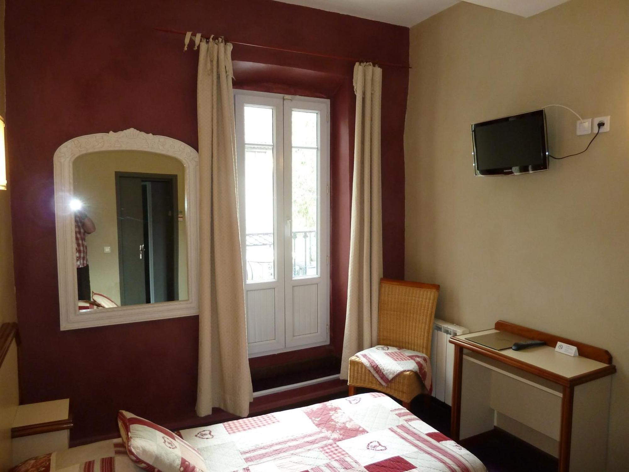 Sainte-Cécile-les-Vignes Logis Hotel Restaurant La Farigoule מראה חיצוני תמונה