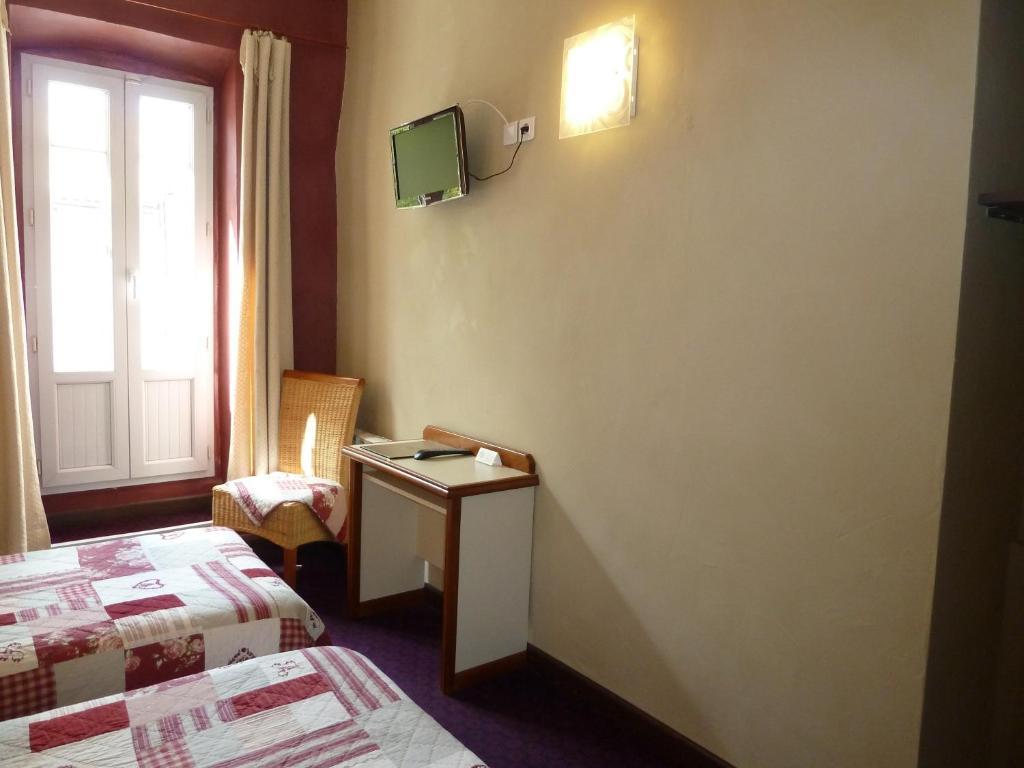 Sainte-Cécile-les-Vignes Logis Hotel Restaurant La Farigoule חדר תמונה
