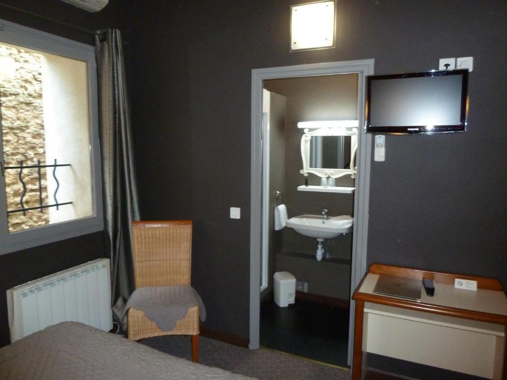 Sainte-Cécile-les-Vignes Logis Hotel Restaurant La Farigoule חדר תמונה