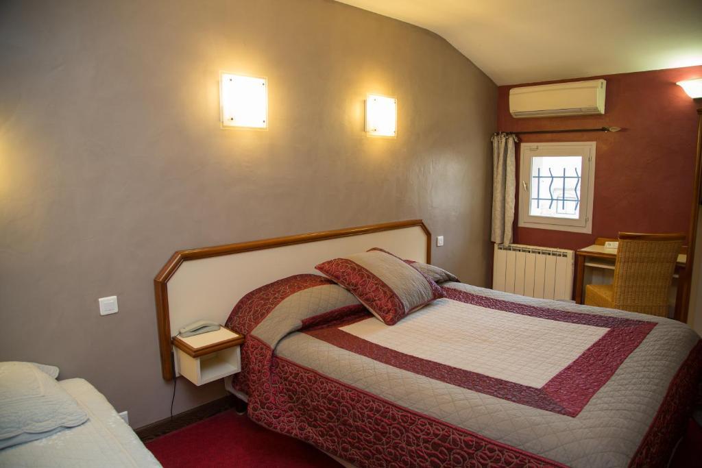 Sainte-Cécile-les-Vignes Logis Hotel Restaurant La Farigoule חדר תמונה