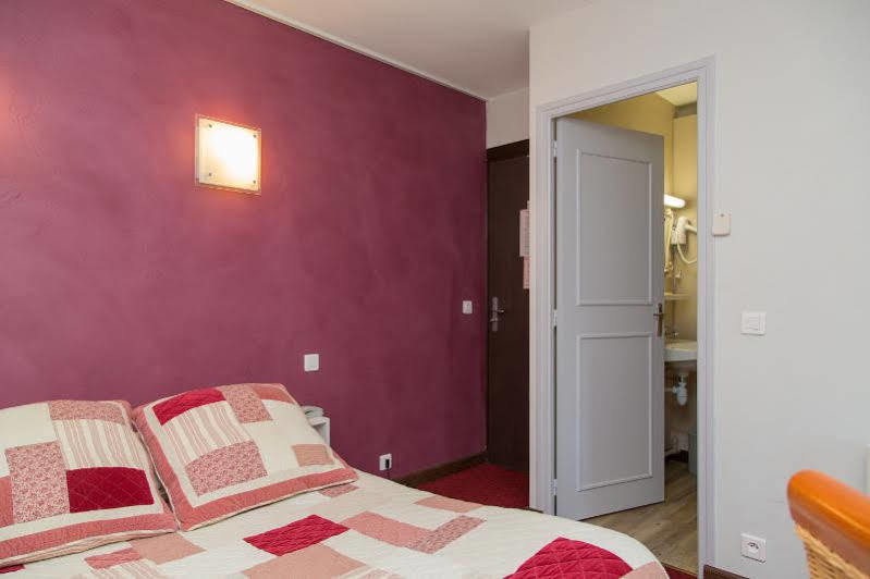 Sainte-Cécile-les-Vignes Logis Hotel Restaurant La Farigoule מראה חיצוני תמונה