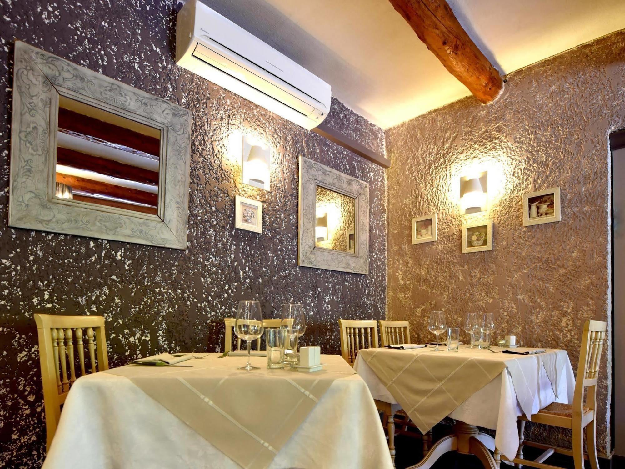 Sainte-Cécile-les-Vignes Logis Hotel Restaurant La Farigoule מראה חיצוני תמונה