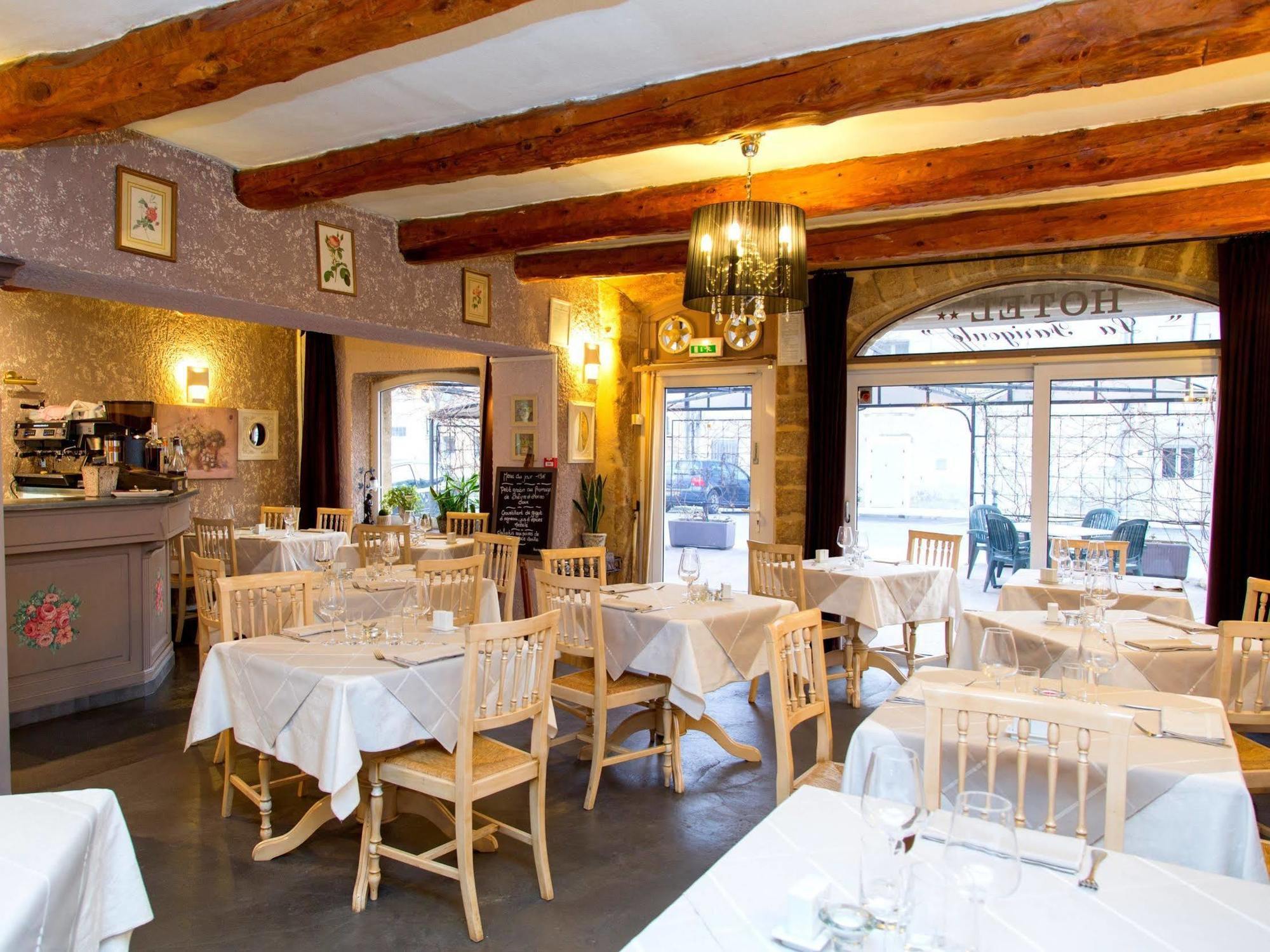 Sainte-Cécile-les-Vignes Logis Hotel Restaurant La Farigoule מראה חיצוני תמונה