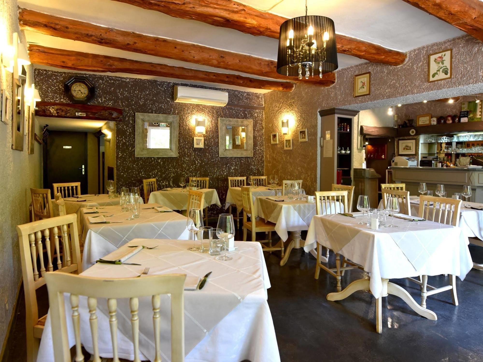 Sainte-Cécile-les-Vignes Logis Hotel Restaurant La Farigoule מראה חיצוני תמונה