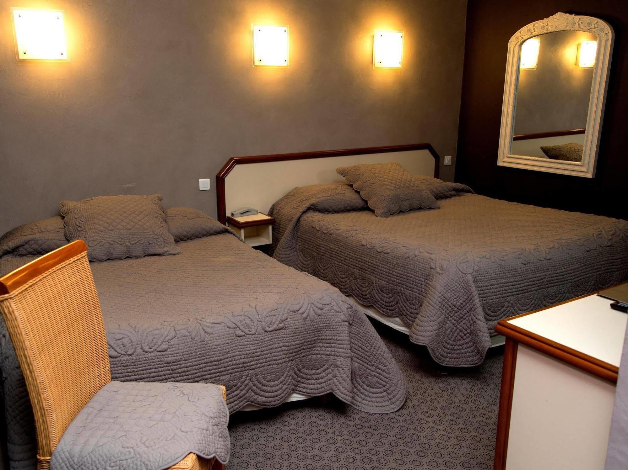 Sainte-Cécile-les-Vignes Logis Hotel Restaurant La Farigoule מראה חיצוני תמונה